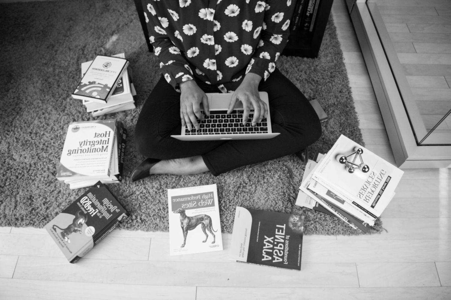 Workshop-Situation mit Teilnehmern beim Lernen