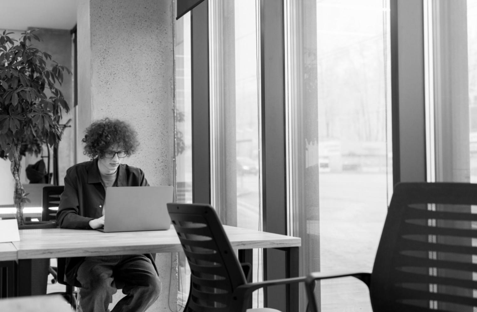 Workshop-Teilnehmer bei einer gemeinsamen Arbeitssession